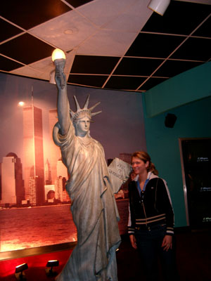 NY Empire State Bldg (040604) 05
