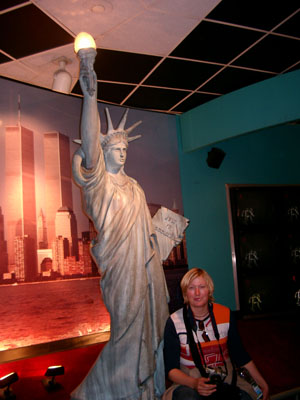 NY Empire State Bldg (040604) 07